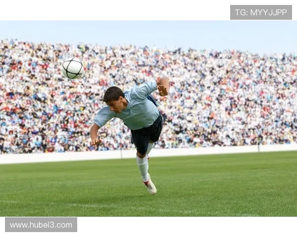 情深意切再现看台举牌奶奶再度示爱梅西引发全场热议